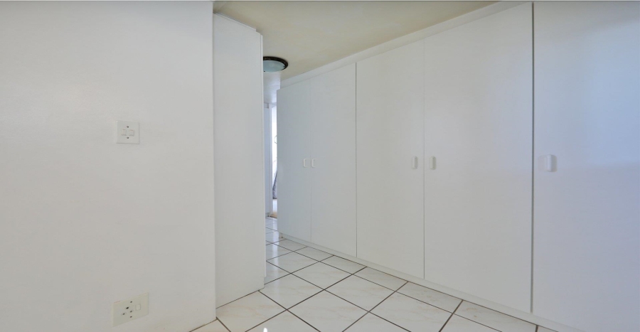 5 Bedroom Property for Sale in Plattekloof Western Cape